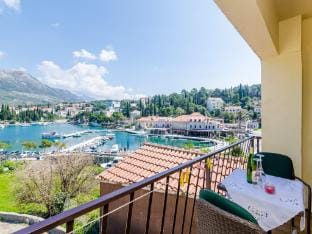 Apartments  Rooms Mihajica- Comfort Studio Apartment with Balcony and Sea View Apartment in Cavtat