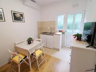 Apartments Nodilo - Comfort One Bedroom Apartment with Balcony and Sea View Apt 3 Apartment in Dubrovnik-Neretva County