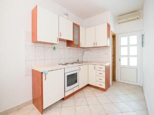 Apartments Neva- One Bedroom Apartment Apartment in Selca, Brač