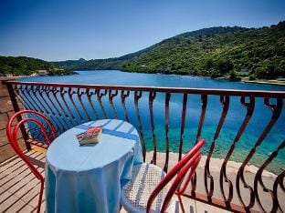 Apartments Malo Lago - One-Bedroom Apartment with Balcony and Sea View - Attic Apartment 1 Apartment in Dubrovnik-Neretva County