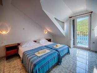 Apartments Malo Lago - One-Bedroom Apartment with Balcony and Sea View - Attic Apartment 1 Apartment in Dubrovnik-Neretva County