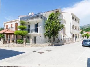 Apartments  Rooms Barisic - Studio Apartment with Balcony and Garden View Second Floor-APT 13 Apartment in Srebreno