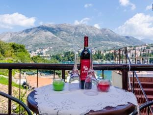 Apartments Rooms Mihajica- Double or Twin Room with Balcony and Sea View Apartment in Cavtat