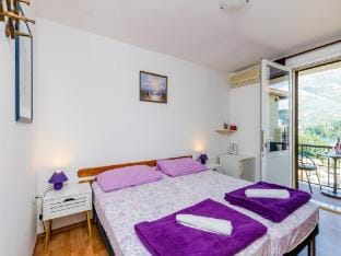 Apartments Rooms Mihajica- Double or Twin Room with Balcony and Sea View Apartment in Cavtat
