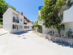 Apartments  Rooms Barisic - Standard Studio Apartment with Balcony and Garden View G1-6 Apartment in Srebreno