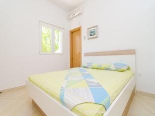 Apartments  Rooms Barisic - Standard Studio Apartment with Balcony and Garden View G1-6 Apartment in Srebreno