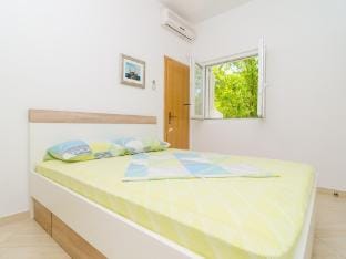 Apartments  Rooms Barisic - Superior Studio Apartment with Balcony and Garden View G2-7 Apartment in Srebreno