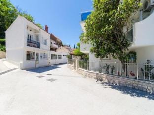 Apartments  Rooms Barisic - Superior Studio Apartment with Balcony and Garden View G2-7 Apartment in Srebreno