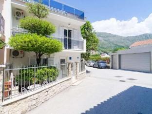 Apartments  Rooms Barisic - Studio Apartment with Balcony and City View Second Floor Apt 14 Apartment in Srebreno