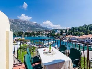 Apartments  Rooms Mihajica- Two Bedroom Apartment with Balcony and Sea View Apartment in Cavtat