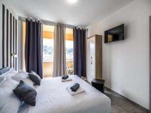 Apartments  Rooms Sunshine Home - Double Room with balcony  Black Apartment in Dubrovnik-Neretva County