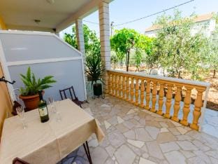 Apartments Ivana TR -Studio with Terrace A2 Apartment in Trogir