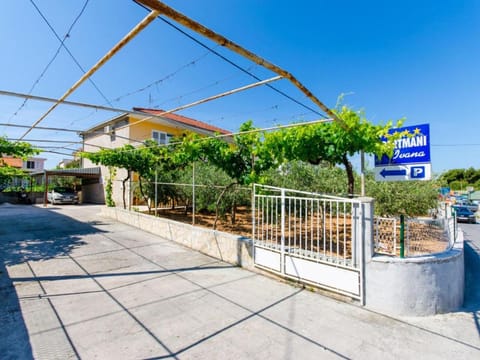 Apartments Ivana TR -Studio with Terrace A2 Apartment in Trogir