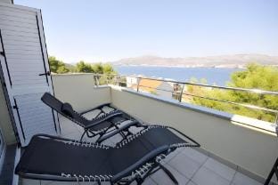 Apartments Villa Moonlight - Two Bedroom Apartment with Sea View Balcony and Terrace Delux Apartment in Okrug Gornji