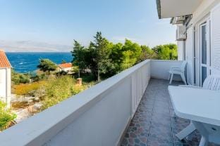Villa Stella - Two Bedroom Apartment with Balcony and Sea View Carla Apartment in Split-Dalmatia County