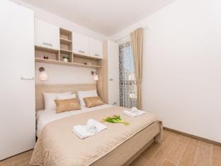 Villa LA-Comfort One Bedroom Apartment with Sea View Terrace 1 Apartment in Split-Dalmatia County