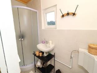 Greenside Cottage Lumi-Two Bedroom Holiday Home with Terrace and Sea view Vacation rental in Dubrovnik-Neretva County