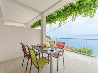 Apartments Hope Dugi Rat - Comfort OneBedroom Apartment with Terrace and Sea View A1 Apartment in Split-Dalmatia County