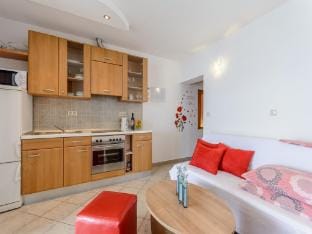 Apartments Hope Dugi Rat - Comfort OneBedroom Apartment with Terrace and Sea View A1 Apartment in Split-Dalmatia County