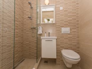 Villa LA-Comfort One Bedroom Apartment with Sea View Terrace 2 Apartment in Split-Dalmatia County