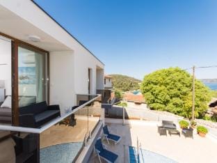 Villa LA-Comfort One Bedroom Apartment with Sea View Terrace 2 Apartment in Split-Dalmatia County