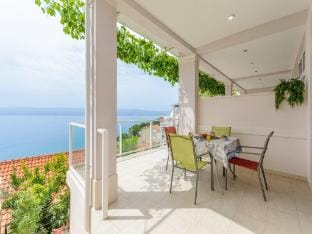 Apartments Hope Dugi Rat - One-Bedroom Apartment with Terrace and Sea View A2 Apartment in Split-Dalmatia County