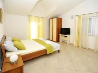 Apartments Villa Moonlight - Standard One Bedroom Apartment with Balcony Alice Apartment in Okrug Gornji