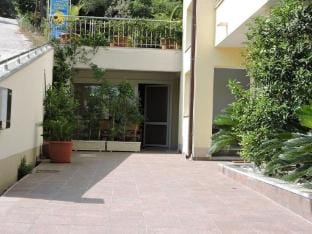 Apartments Villa Moonlight - Two Bedroom Apartment with Sea View TerraceFamily Apartment in Okrug Gornji