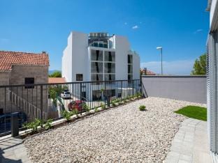 Apartments Dva Galeba - One Bedroom Apartment with Garden Terrace 202 Apartment in Bol