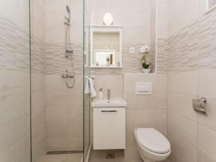 Villa LA-Comfort One Bedroom Apartment with Sea View Terrace 3 Apartment in Split-Dalmatia County