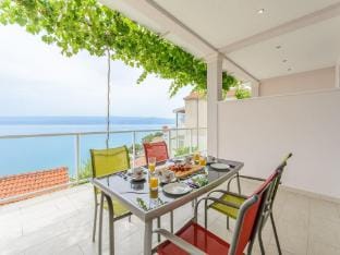 Apartments Hope Dugi Rat - Standard One-Bedroom Apartment with Terrace and Sea View A3 Apartment in Split-Dalmatia County