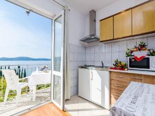 Apartments Cypress Sea Cove - Comfort Studio Apartment with Balcony and Sea View A1 Apartment in Dubrovnik-Neretva County