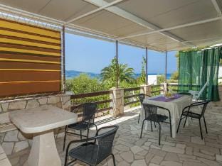 Holiday Home Neda-Three Bedroom Holiday Home with Terrace and Sea View Vacation rental in Dubrovnik-Neretva County