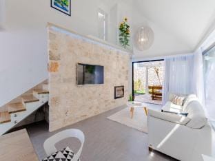 Villa Stone Pearl - Two Bedroom Holiday House with Pool Villa in Split-Dalmatia County