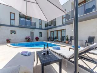 Villa LA-Two Bedroom Apartment with Terrace Apartment in Split-Dalmatia County