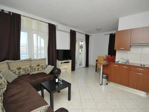 Apartments Villa Moonlight - One Bedroom Apartment with Sea View Terrace and Balcony Mia Apartment in Okrug Gornji