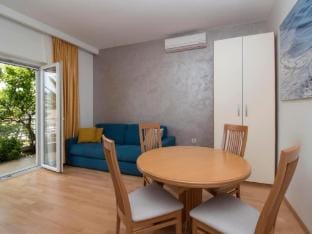 Apartments Antonio - One Bedroom Apartment with Balcony - 1 Apartment in Tučepi