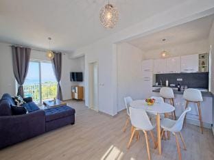 Apartments Grljevic - One Bedroom Apartment with Balcony and Sea View A4 Apartment in Mlini