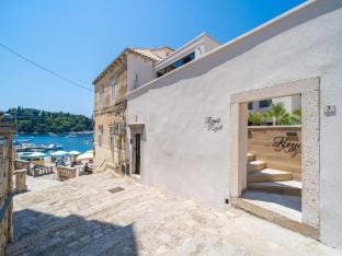 Apartments Villa Royale - Deluxe One Bedroom Apartment with Sea View Apartment in Cavtat