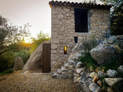 Remote cottage with valley views Chalet in Buis-les-Baronnies