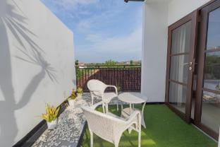 Relaxed Villa with Private Pool near GWK Vacation rental in Kuta Selatan