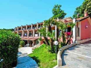 Apartment in Manerba with barbecue Apartment in Manerba del Garda