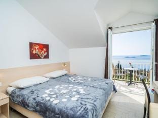 Villa Samba - Double Room with Balcony and Sea View - gasi se Apartment in Plat