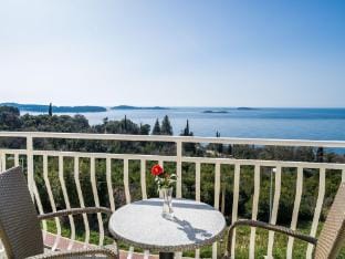 Villa Samba - Double Room with Balcony and Sea View - gasi se Apartment in Plat