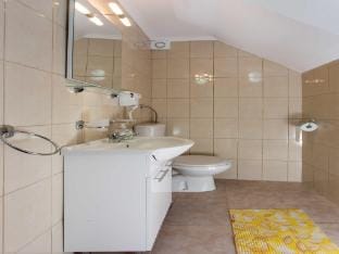 Apartments Djurkovic - Deluxe One-Bedroom Apartment with Balcony and Garden View Apartment in Srebreno