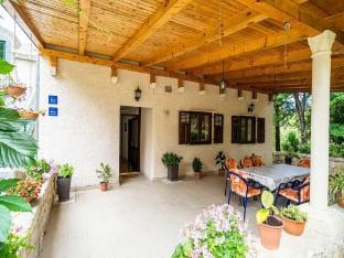 Apartment  Rooms Papa - Studio Apartment with Balcony and Partial Sea View Apartment in Srebreno