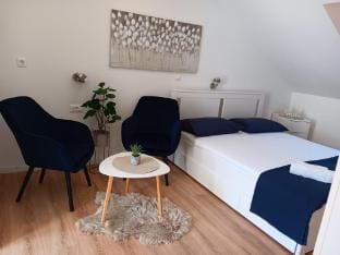 Apartment  Rooms Papa - Studio Apartment with Balcony and Partial Sea View Apartment in Srebreno