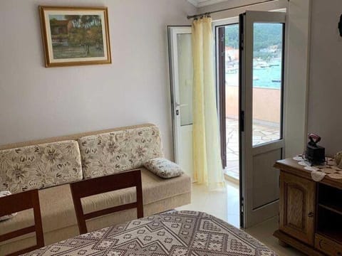 Apartments Nives - Three Bedroom Apartment with Terrace and Sea View Apartment in Dubrovnik-Neretva County