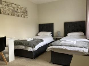 Large 4 bed detached house with parking Vacation rental in Newark-on-Trent