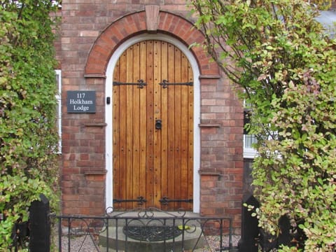 Large 4 bed detached house with parking Vacation rental in Newark-on-Trent